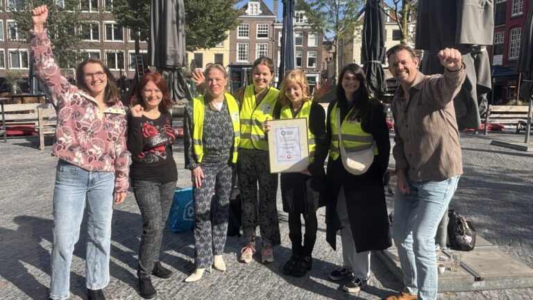 SOS Duif in Utrecht krijgt Certificaat van Mededogen in het kader van Dierendag